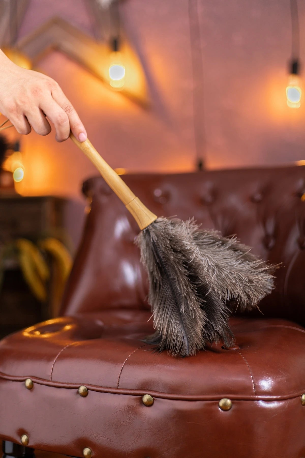 Hot-selling 16 inches high quality ostrich feather dusters automobiles feather brush with wood handle for house cleaning