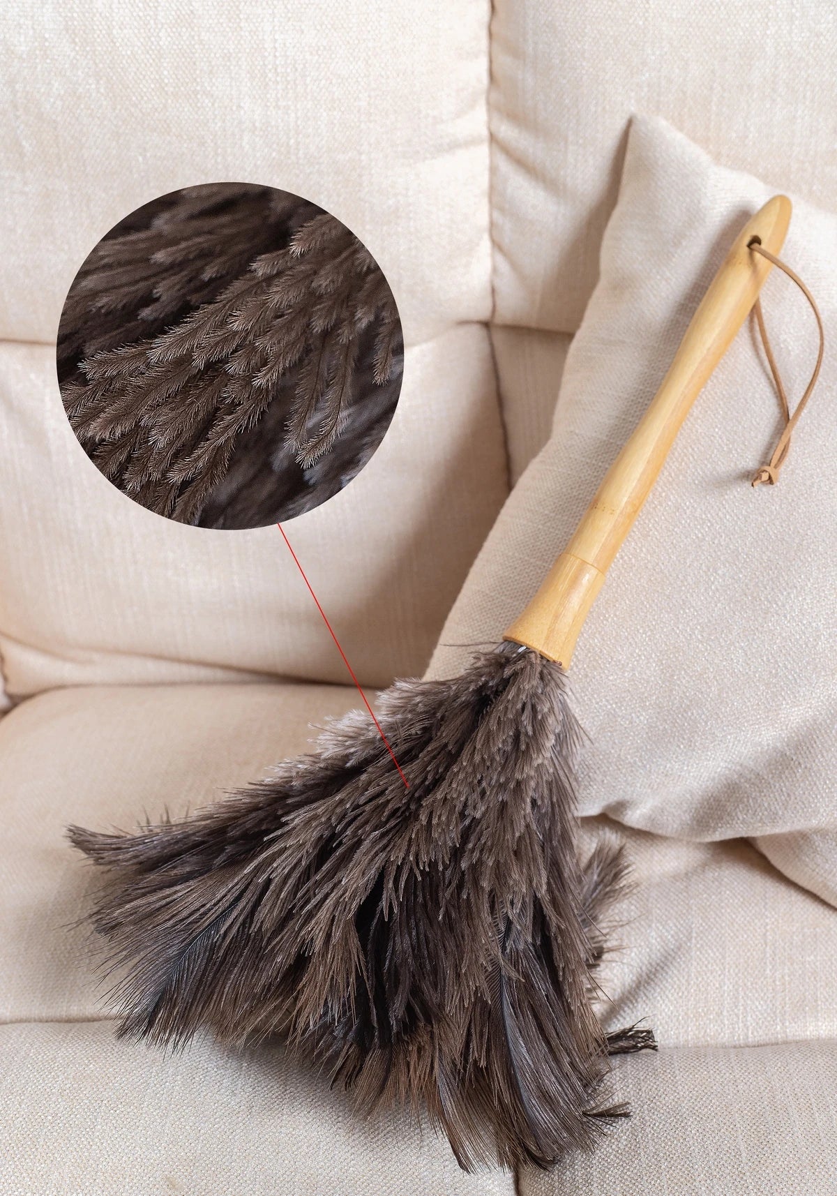 Hot-selling 16 inches high quality ostrich feather dusters automobiles feather brush with wood handle for house cleaning